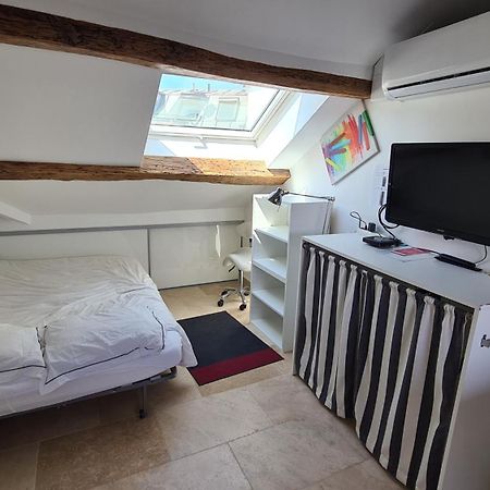 Appartement Coeur De Paris Avec Vue Sur Les Toits Exterior photo