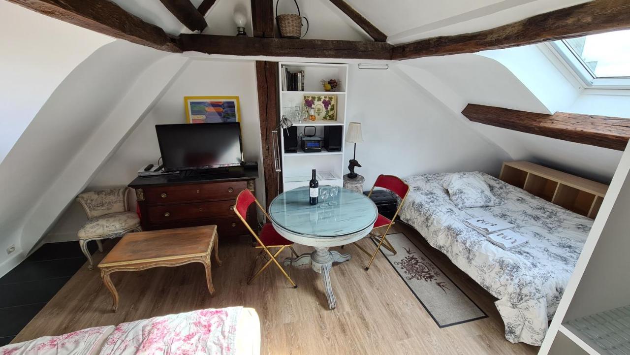 Appartement Coeur De Paris Avec Vue Sur Les Toits Exterior photo