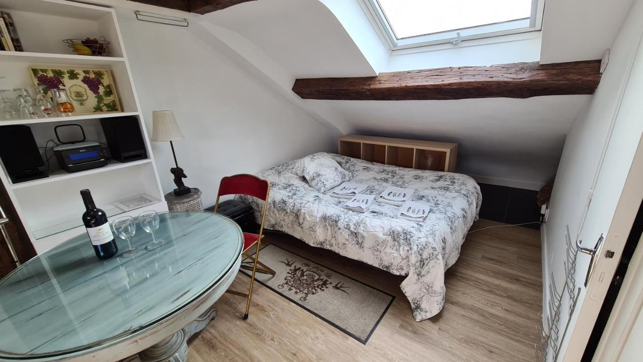 Appartement Coeur De Paris Avec Vue Sur Les Toits Exterior photo